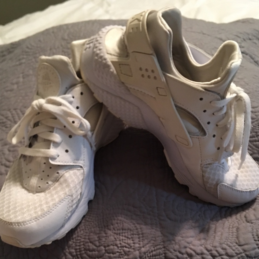 Nike Air Huarache EUC Size 9.5